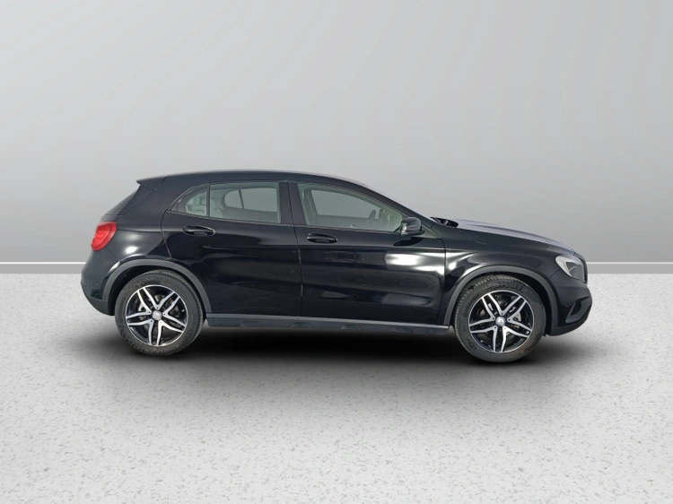 6 - Mercedes-Benz GLA 180 d (cdi) Executive