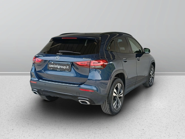 4 - Mercedes-Benz GLA 200 d Sport Plus 4matic auto