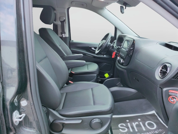 12 - Mercedes Vans Vito 119 cdi long mixto auto my20