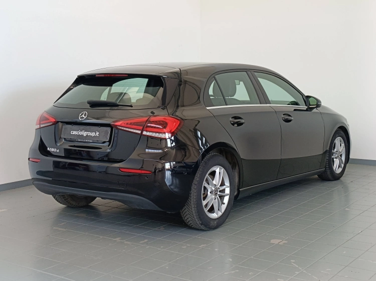 5 - Mercedes-Benz Classe A 180 d Business Extra auto