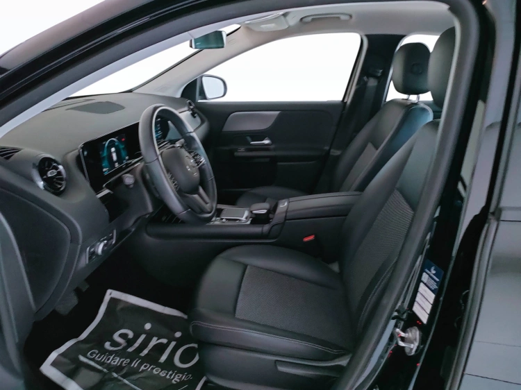 14 - Mercedes-Benz GLA 180 d Business auto