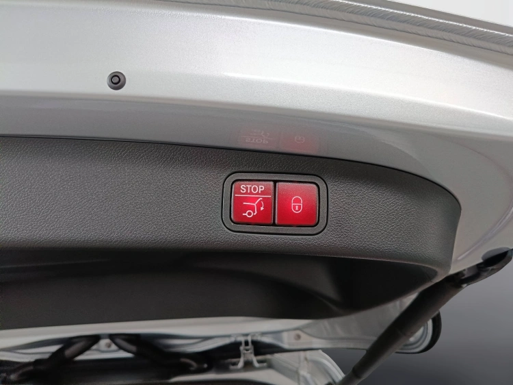 18 - Mercedes-Benz GLB 250+ con tecnologia EQ