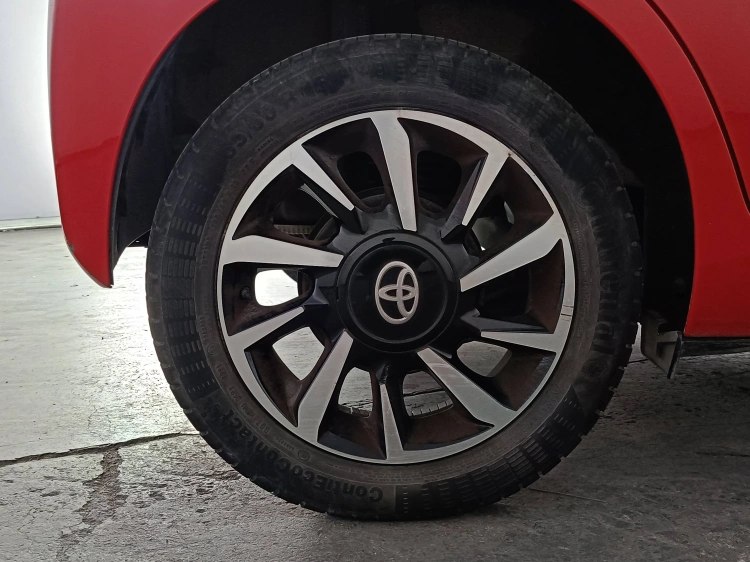 7 - Toyota Aygo Aygo 5p 1.0 x-play 72cv
