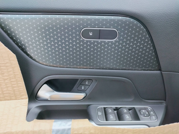 8 - Mercedes-Benz GLA 200 d automatic