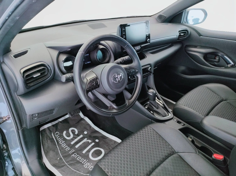 15 - Toyota Yaris Yaris 1.5h Lounge