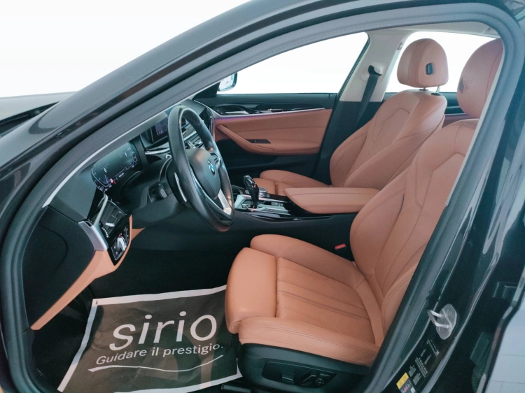 13 - BMW Serie 5 530e Sport auto