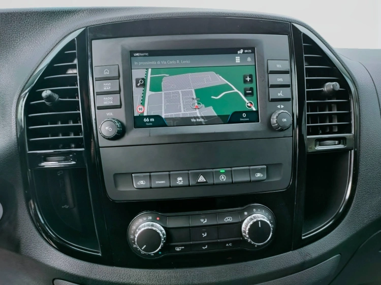 13 - Mercedes Vans Vito 119 cdi long mixto auto my20