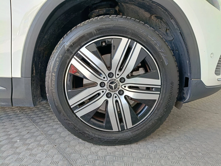 23 - Mercedes-Benz EQA 300 Sport 4matic
