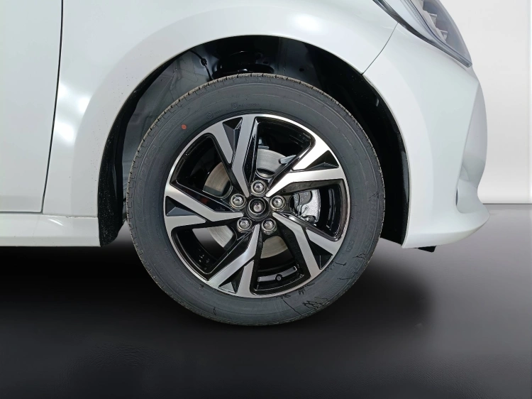 18 - Toyota Yaris YARIS 15H ECVT 5P ACTIVE MY25