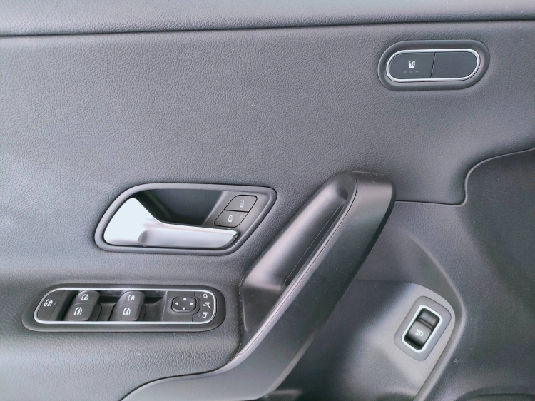 18 - Mercedes-Benz CLA Shooting Brake 180 d Advanced auto