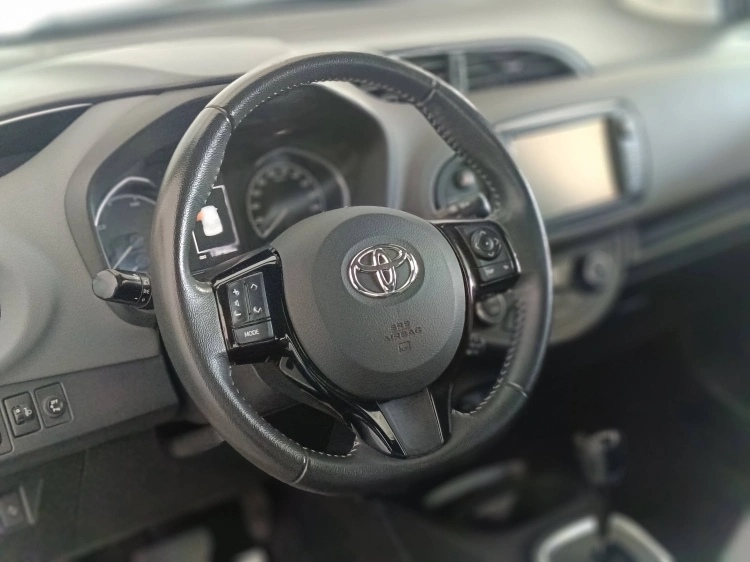 16 - Toyota Yaris Yaris 5p 1.5h Active