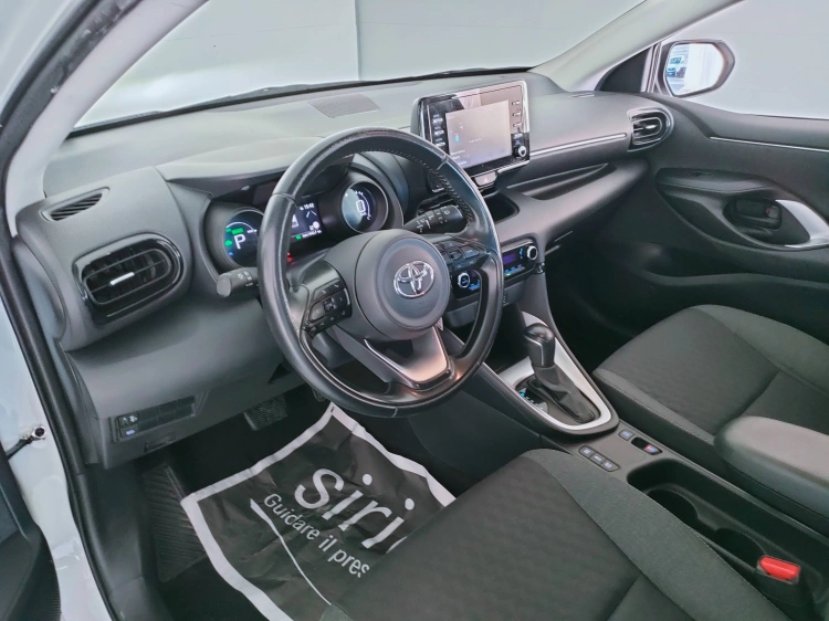 12 - Toyota Yaris Yaris 1.5h Trend