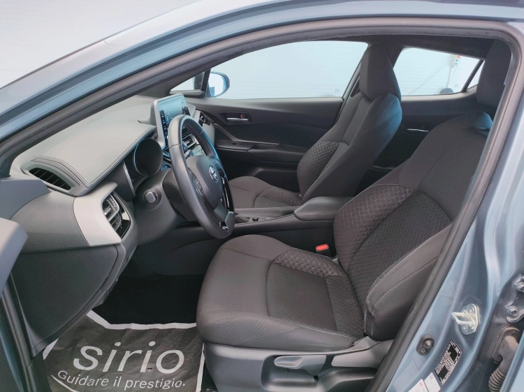 16 - Toyota C-HR C-HR 1.8h Active e-cvt