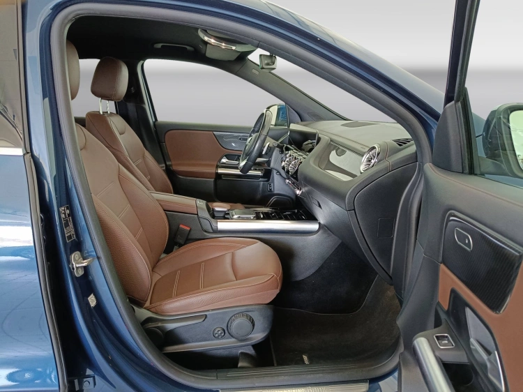 11 - Mercedes-Benz GLA 200 d Premium auto