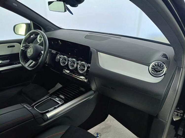 11 - Mercedes-Benz Classe B 180 d AMG Line Premium auto