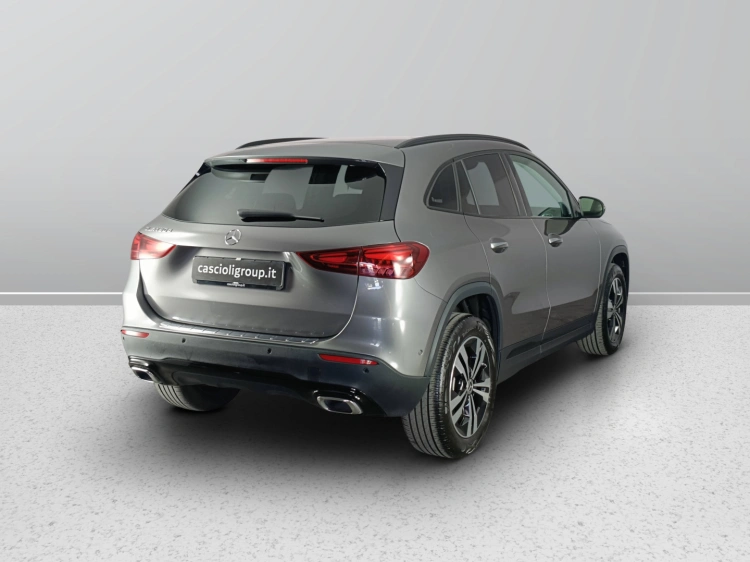 4 - Mercedes-Benz GLA 180 d Progressive Advanced Plus auto