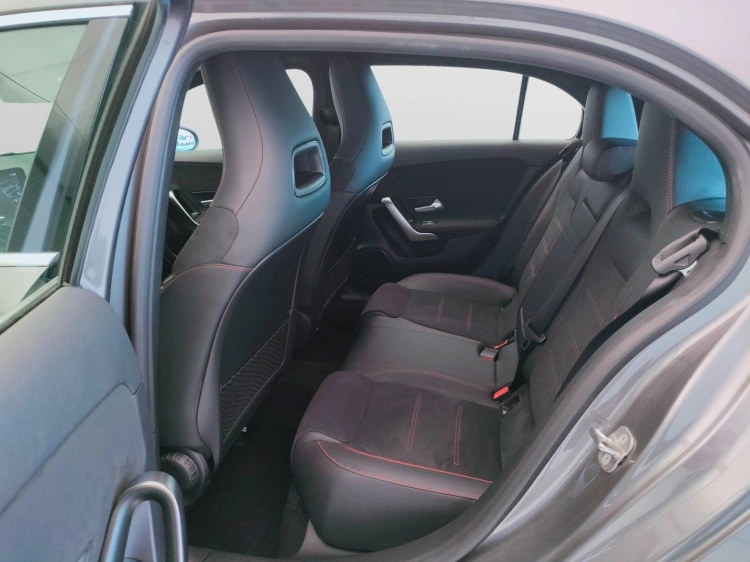 14 - Mercedes-Benz Classe A 250 e con tecnologia ibrida EQ