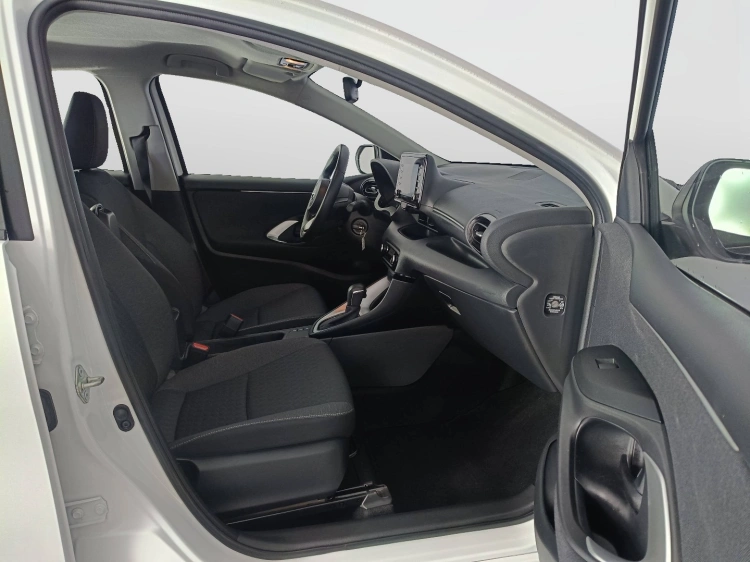 11 - Toyota Yaris TOYOTA Yaris 1.5 Hybrid 5 porte Active