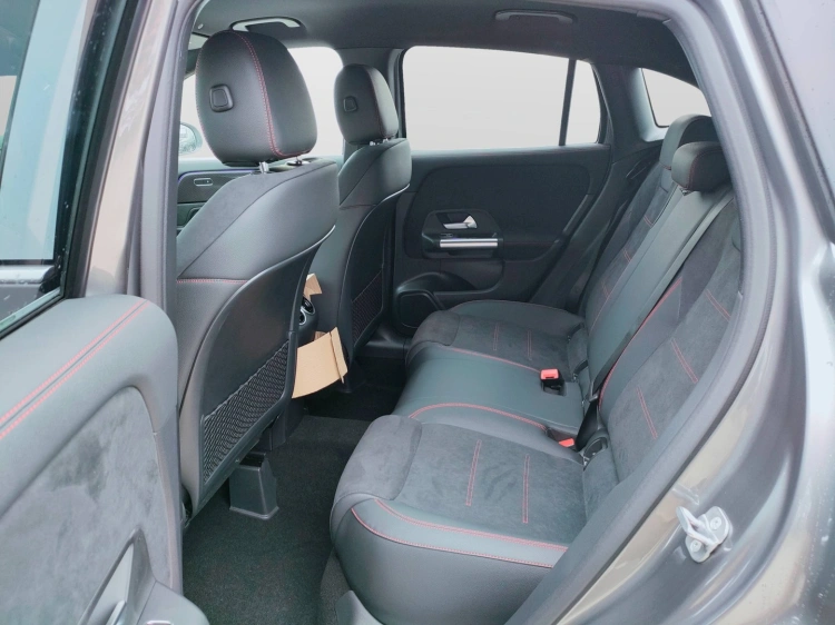 10 - Mercedes-Benz GLA 200 d automatic
