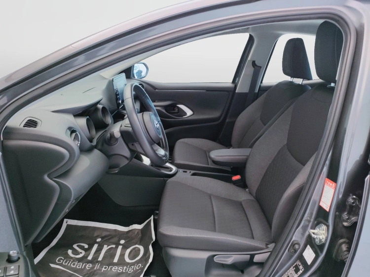 16 - Toyota Yaris Yaris 1.5h Trend