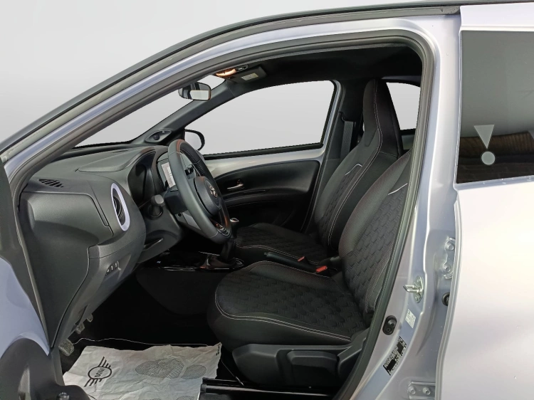8 - Toyota Aygo X AYGO X 10B MT JBL SE MY24