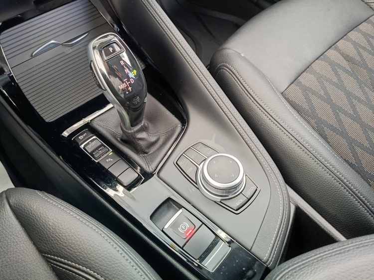 17 - BMW X1 X1 sdrive18d xLine Plus auto