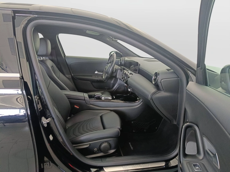 11 - Mercedes-Benz Classe A 180 d Sport Light auto