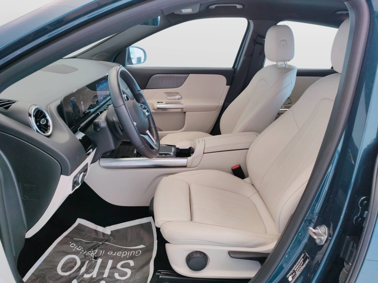 16 - Mercedes-Benz GLA 180 d Sport Plus auto