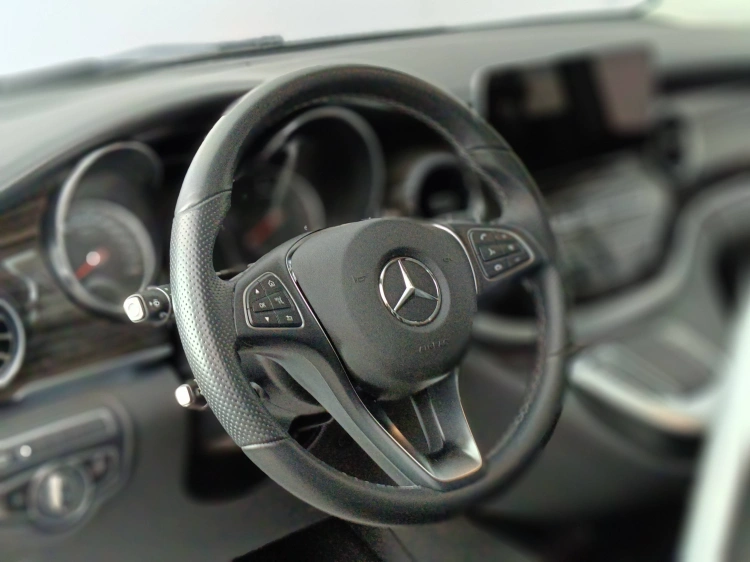 23 - Mercedes-Benz Classe V Extralong 300 d Premium 4matic auto