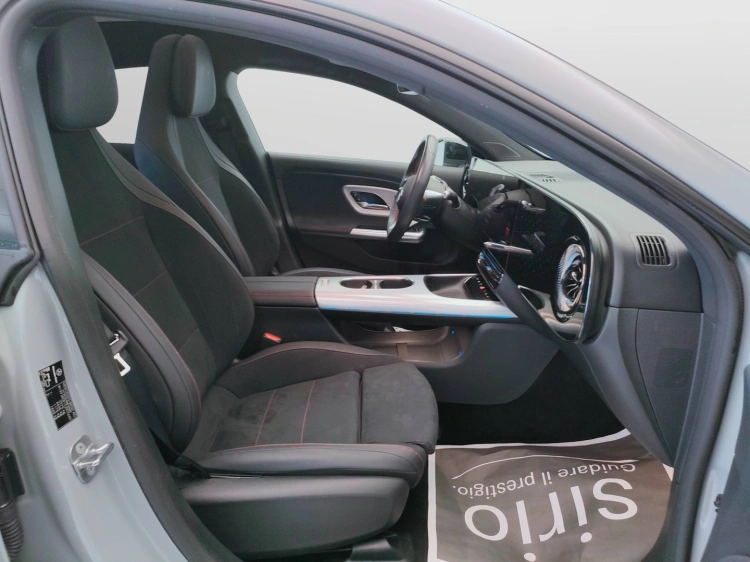 11 - Mercedes-Benz CLA EQ CLA 350 4MATIC con tecnologia EQ