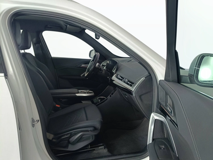 11 - BMW iX1 iX1 edrive 20 X-Line