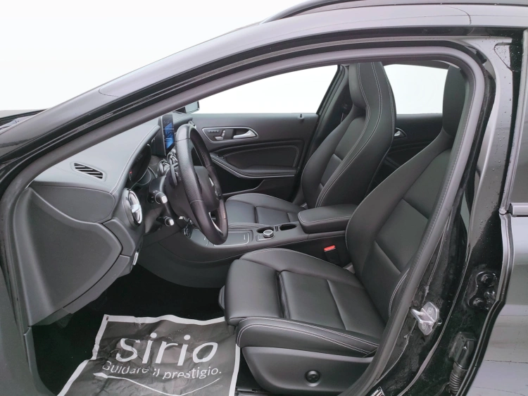 15 - Mercedes-Benz GLA 200 d Night Edition 4matic auto