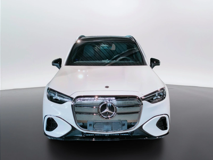 2 - Mercedes-Benz GLC 400 4MATIC con tecnologia EQ