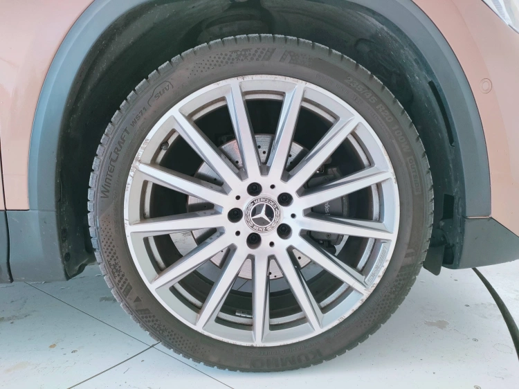 11 - Mercedes-Benz GLA 200 d Premium auto