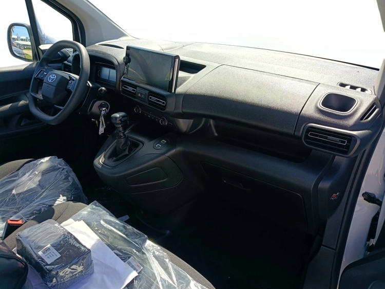 11 - Toyota Professional PROACE CITY P.CITY 1.5D L1 100M S CMF MC24