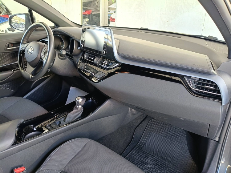 10 - Toyota C-HR C-HR 2.0h Trend e-cvt