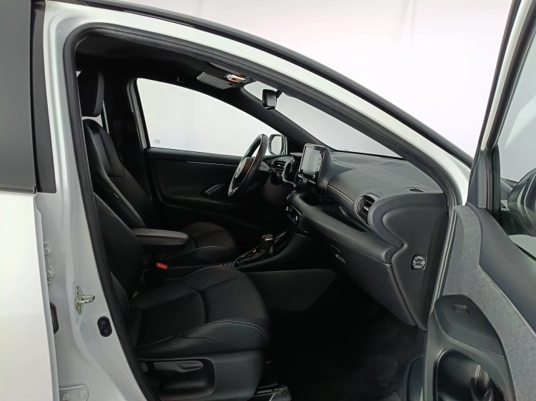 11 - Toyota Yaris Yaris 1.5h Style