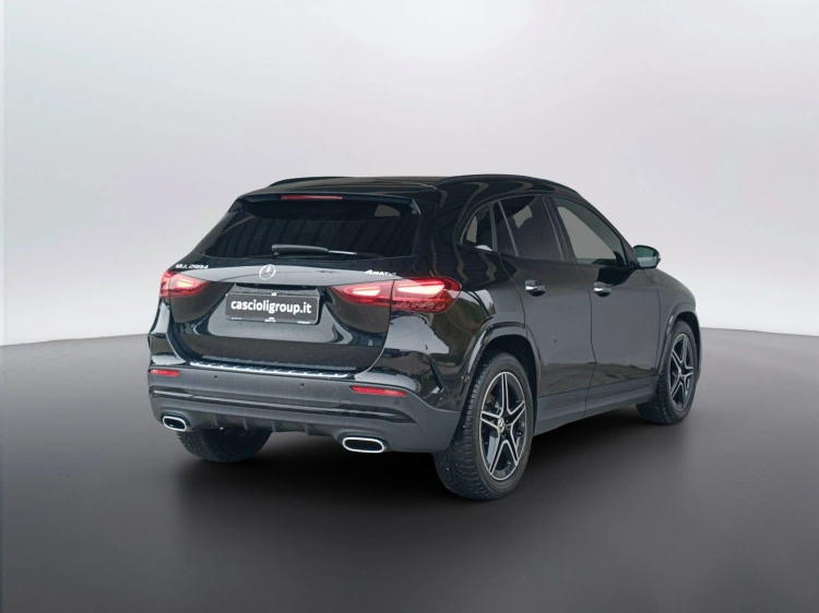 4 - Mercedes-Benz GLA 200 d AMG Line Premium 4matic auto