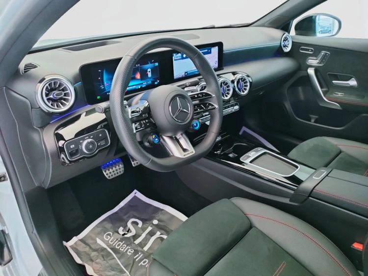 16 - Mercedes-Benz Classe A AMG 35 AMG Line Premium Plus 4matic auto