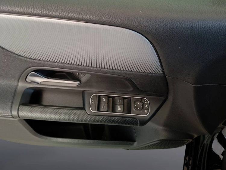 18 - Mercedes-Benz Classe B 180 d Sport auto