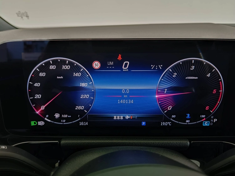 12 - Mercedes-Benz GLA 200 d AMG Line Premium 4matic auto