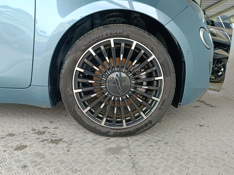 14 - Fiat 500e 500e 3+1 La Prima