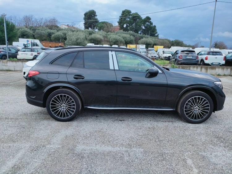 7 - Mercedes-Benz GLC 300 de 4MATIC