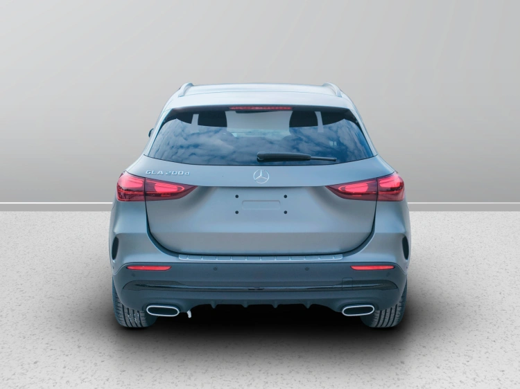 4 - Mercedes-Benz GLA 200 d automatic