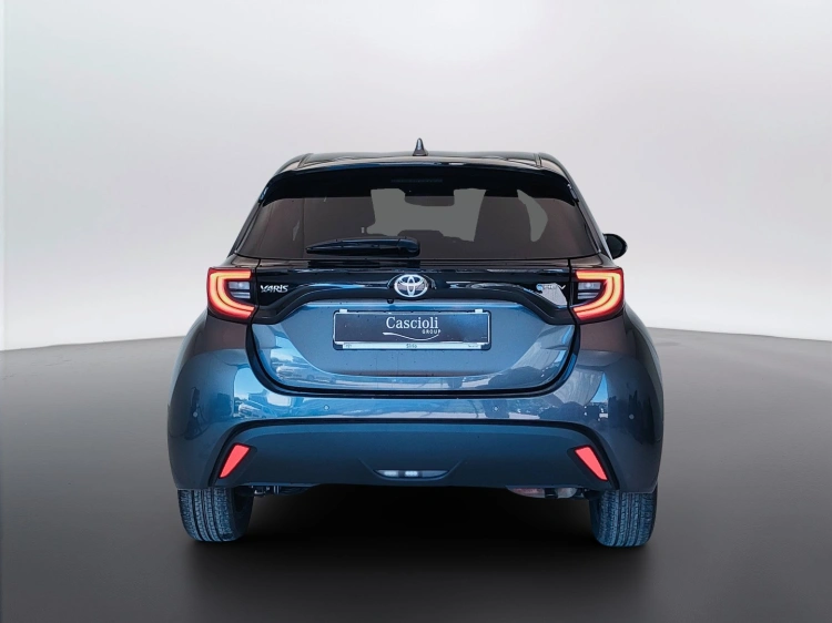 6 - Toyota Yaris Yaris 1.5h Trend