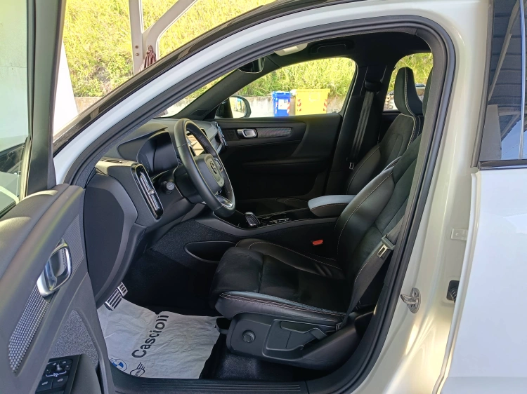 8 - Volvo XC40 XC40 1.5 t4 phev R-design auto my21