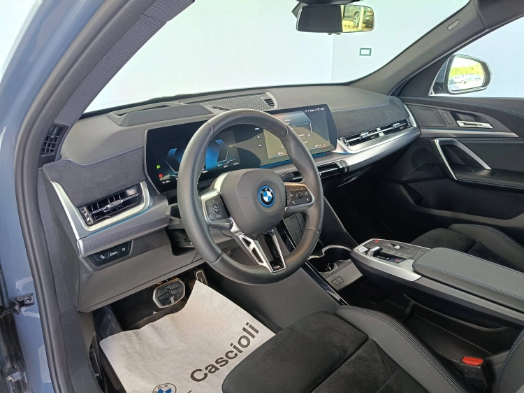 7 - BMW iX2 iX2 edrive 20 MSport Pro