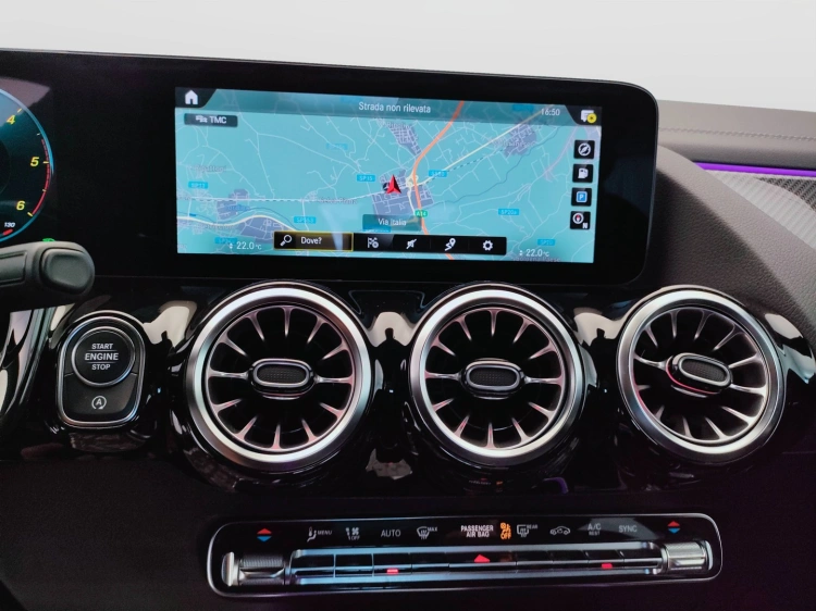 12 - Mercedes-Benz GLA 200 d Premium auto