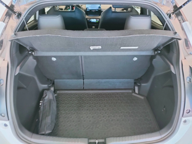 9 - Toyota Yaris Yaris 1.5h Style