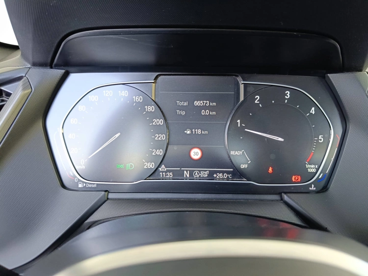 12 - BMW Serie 1 118 D M SPORT